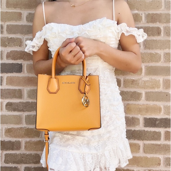 Michael Kors Mercer Pebble Leather Messenger Crossbody Bag Honeycomb Yellow - Picture 3 of 4